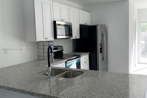 Купить коммерческую недвижимость в Майами, Флорида 211.82м2, № 2059835 - фото 7