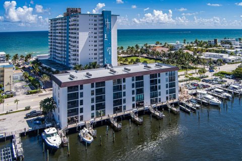 Condo in Hollywood, Florida, 2 bedrooms № 2402429 - photo 22