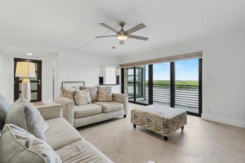 Condo in Hollywood, Florida, 2 bedrooms № 2402429 - photo 5