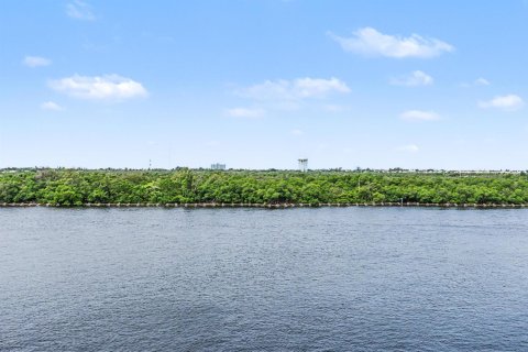 Condo in Hollywood, Florida, 2 bedrooms № 2402429 - photo 28