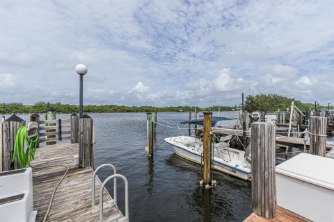 Condo in Hollywood, Florida, 2 bedrooms № 2402429 - photo 2
