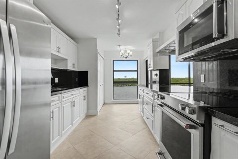 Condo in Hollywood, Florida, 2 bedrooms № 2402429 - photo 3