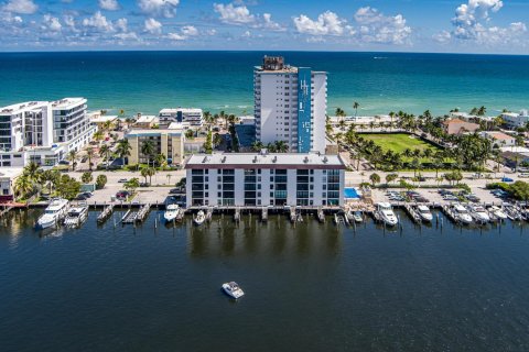Condo in Hollywood, Florida, 2 bedrooms № 2402429 - photo 16