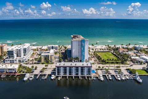 Condo in Hollywood, Florida, 2 bedrooms № 2402429 - photo 15