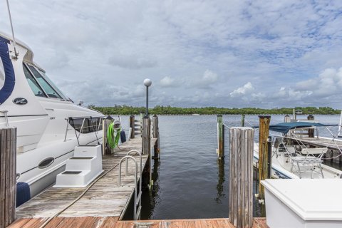 Condo in Hollywood, Florida, 2 bedrooms № 2402429 - photo 24