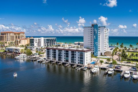 Condo in Hollywood, Florida, 2 bedrooms № 2402429 - photo 13