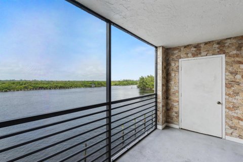 Condo in Hollywood, Florida, 2 bedrooms № 2402429 - photo 4