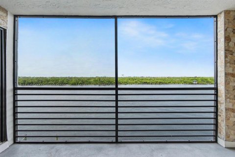 Condo in Hollywood, Florida, 2 bedrooms № 2402429 - photo 26