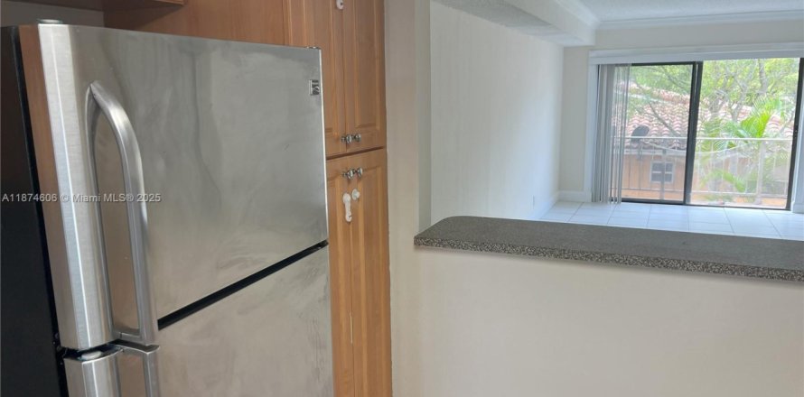 Condominio en Coral Springs, Florida, 3 dormitorios № 2035508