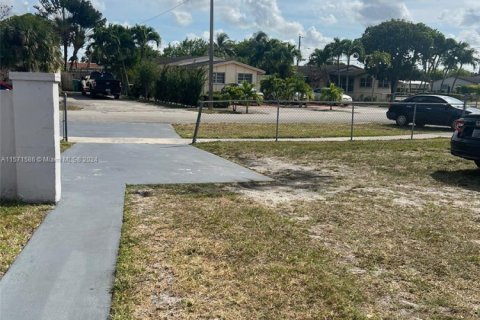 House in Miami, Florida 3 bedrooms, 111.85 sq.m. № 1862572 - photo 7