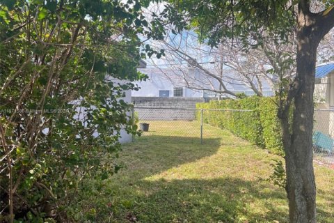 House in Miami, Florida 3 bedrooms, 111.85 sq.m. № 1862572 - photo 6