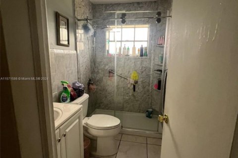 House in Miami, Florida 3 bedrooms, 111.85 sq.m. № 1862572 - photo 2