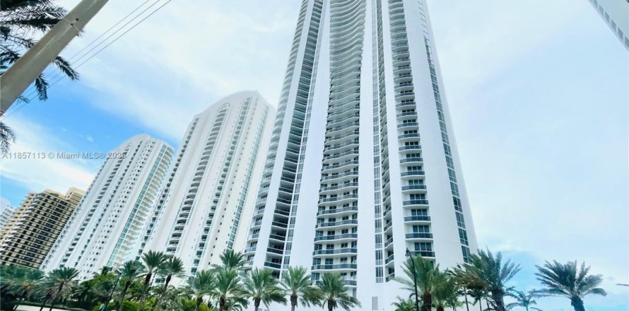 Condo à Sunny Isles Beach, Floride, 3 chambres № 1958305