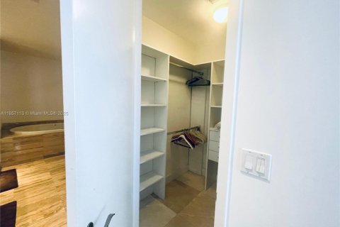 Copropriété à louer à Sunny Isles Beach, Floride: 3 chambres, 183.85 m2 № 1958305 - photo 15