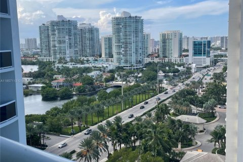 Copropriété à louer à Sunny Isles Beach, Floride: 3 chambres, 183.85 m2 № 1958305 - photo 20