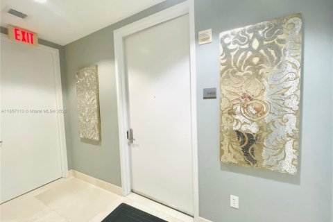 Copropriété à louer à Sunny Isles Beach, Floride: 3 chambres, 183.85 m2 № 1958305 - photo 2