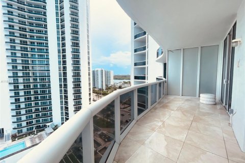 Copropriété à louer à Sunny Isles Beach, Floride: 3 chambres, 183.85 m2 № 1958305 - photo 10