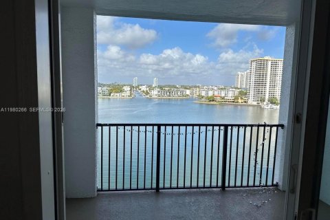 Купить кондоминиум в Санни-Айлс-Бич, Флорида 3 спальни, 117.43м2, № 2043749 - фото 8