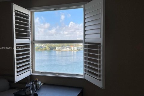 Купить кондоминиум в Санни-Айлс-Бич, Флорида 3 спальни, 117.43м2, № 2043749 - фото 23