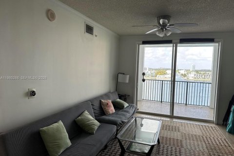 Купить кондоминиум в Санни-Айлс-Бич, Флорида 3 спальни, 117.43м2, № 2043749 - фото 15