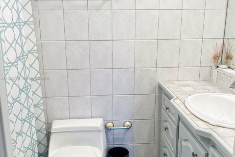 Купить кондоминиум в Халландейл-Бич, Флорида 1 спальня, 102.19м2, № 2055496 - фото 10