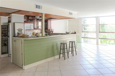 Купить кондоминиум в Халландейл-Бич, Флорида 1 спальня, 102.19м2, № 2055496 - фото 4