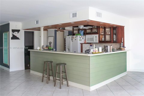 Кондоминиум с 1 спальней в Халландейл-Бич, Флорида № 2055496