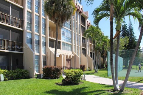 Купить кондоминиум в Халландейл-Бич, Флорида 1 спальня, 102.19м2, № 2055496 - фото 15