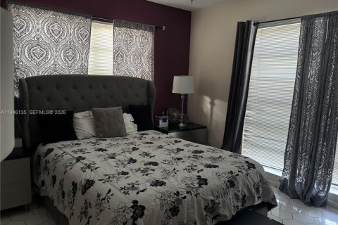 House in Tamarac, Florida 3 bedrooms, 222.5 sq.m. № 2002627 - photo 20