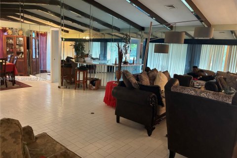 House in Tamarac, Florida 3 bedrooms, 222.5 sq.m. № 2002627 - photo 8