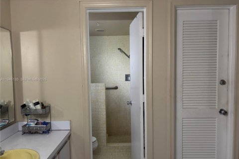 House in Tamarac, Florida 3 bedrooms, 222.5 sq.m. № 2002627 - photo 26