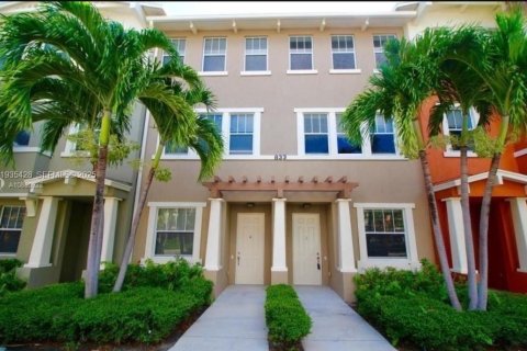 Adosado en alquiler en West Palm Beach, Florida, 3 dormitorios, 123.19 m2 № 1993586 - foto 1