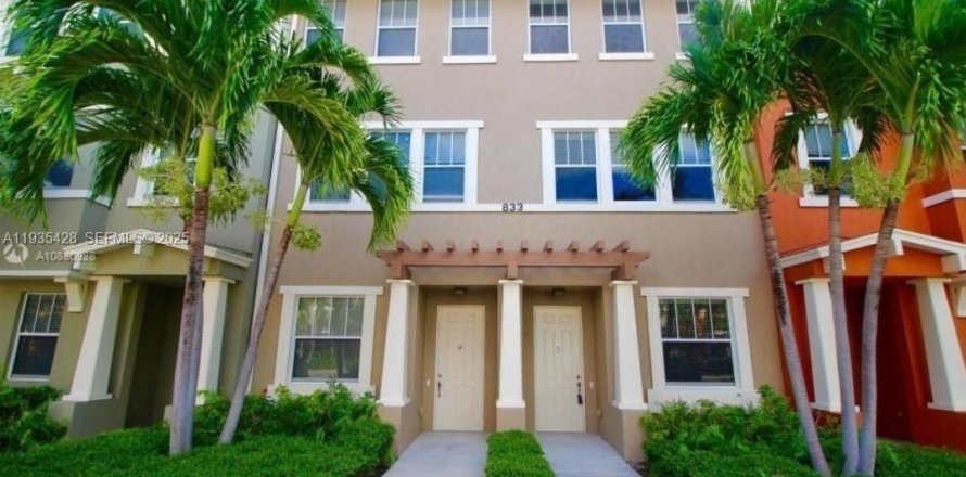 Adosado en West Palm Beach, Florida 3 dormitorios, 123.19 m2 № 1993586