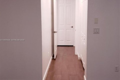 Adosado en alquiler en West Palm Beach, Florida, 3 dormitorios, 123.19 m2 № 1993586 - foto 11