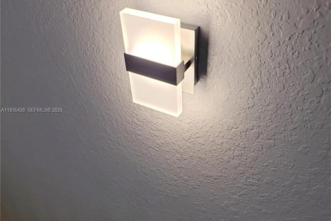 Adosado en alquiler en West Palm Beach, Florida, 3 dormitorios, 123.19 m2 № 1993586 - foto 7