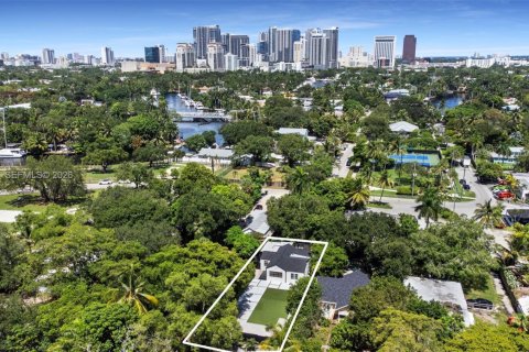 House in Fort Lauderdale, Florida 3 bedrooms, 128.95 sq.m. № 2401284 - photo 5