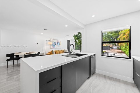 House in Fort Lauderdale, Florida 3 bedrooms, 128.95 sq.m. № 2401284 - photo 6