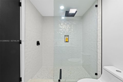 House in Fort Lauderdale, Florida 3 bedrooms, 128.95 sq.m. № 2401284 - photo 18