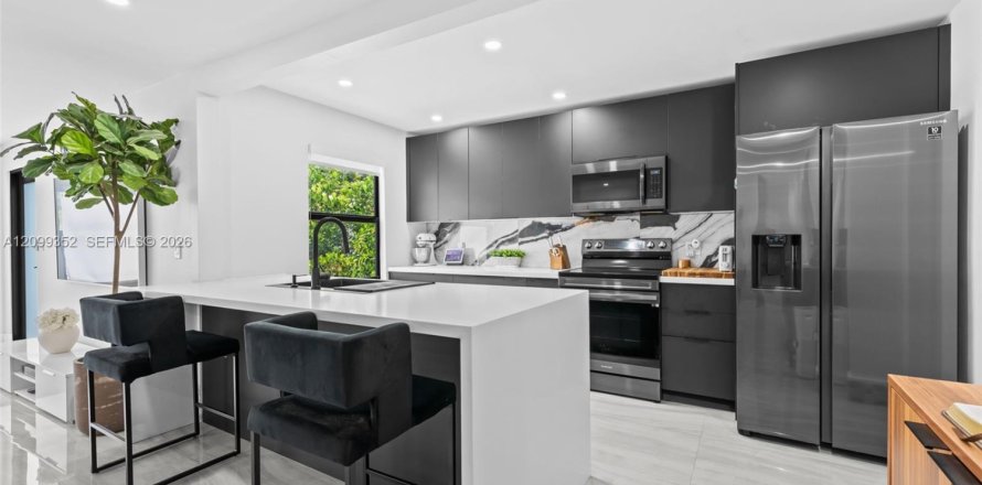House in Fort Lauderdale, Florida 3 bedrooms, 128.95 sq.m. № 2401284
