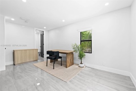 House in Fort Lauderdale, Florida 3 bedrooms, 128.95 sq.m. № 2401284 - photo 13