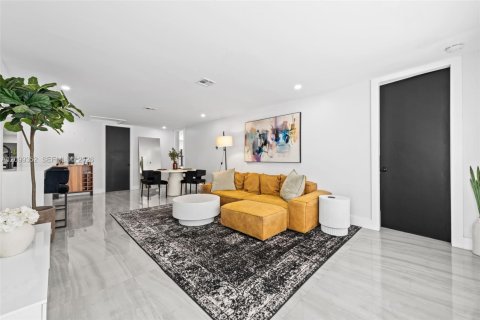 House in Fort Lauderdale, Florida 3 bedrooms, 128.95 sq.m. № 2401284 - photo 8