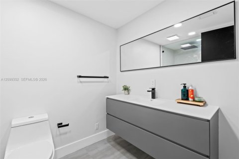 House in Fort Lauderdale, Florida 3 bedrooms, 128.95 sq.m. № 2401284 - photo 17