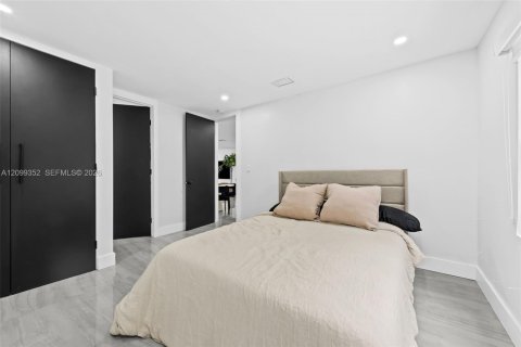 House in Fort Lauderdale, Florida 3 bedrooms, 128.95 sq.m. № 2401284 - photo 11
