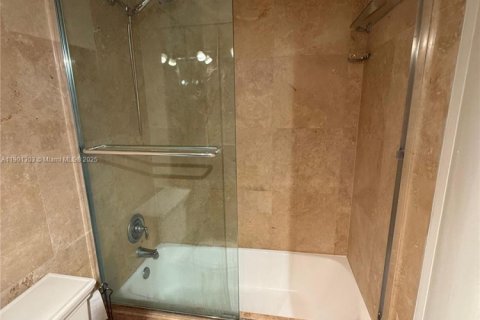 Condominio en venta en Miami Beach, Florida, 2 dormitorios, 110.55 m2 № 1951415 - foto 12