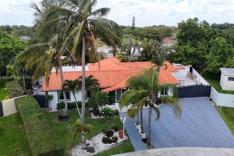 Villa ou maison à vendre à Miami, Floride: 4 chambres, 309.64 m2 № 1790423 - photo 5