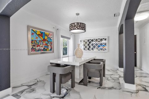 Villa ou maison à vendre à Miami, Floride: 4 chambres, 309.64 m2 № 1790423 - photo 12