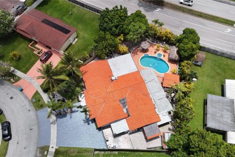 Villa ou maison à vendre à Miami, Floride: 4 chambres, 309.64 m2 № 1790423 - photo 7