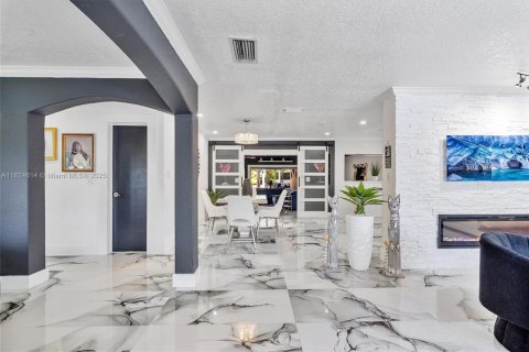 Villa ou maison à vendre à Miami, Floride: 4 chambres, 309.64 m2 № 1790423 - photo 8