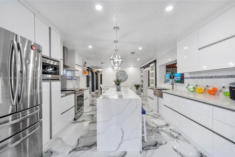 Villa ou maison à vendre à Miami, Floride: 4 chambres, 309.64 m2 № 1790423 - photo 16