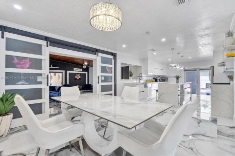 Villa ou maison à vendre à Miami, Floride: 4 chambres, 309.64 m2 № 1790423 - photo 14